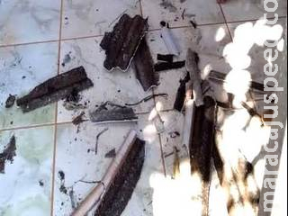 Bandido é baleado por policial ao tentar invadir casa pelo telhado em Campo Grande Bandido é baleado por policial ao tentar invadir casa pelo telhado em Campo Grande