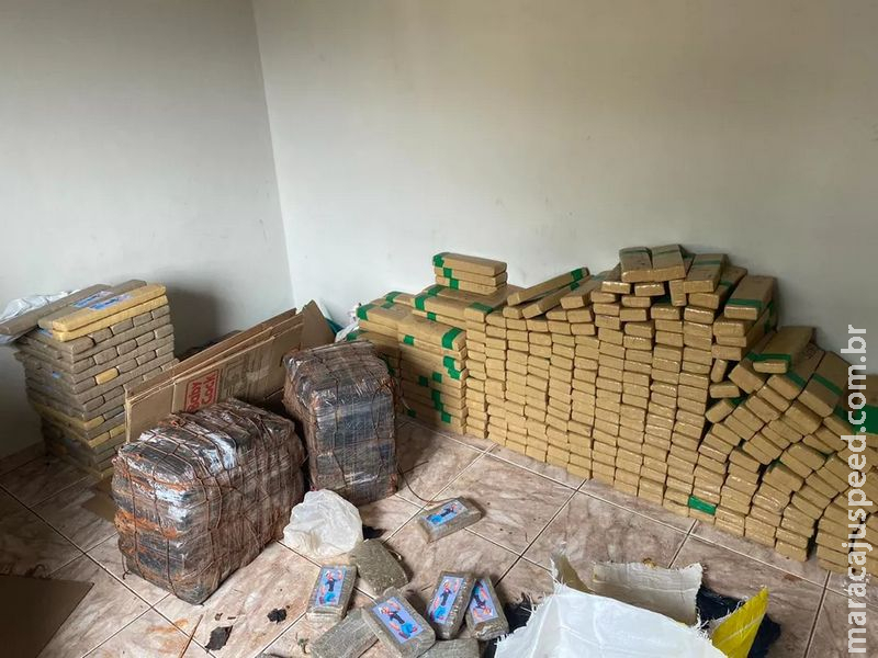 Casa nos fundos de igreja em MS escondia uma tonelada de maconha; tinha droga até na geladeira Casa nos fundos de igreja em MS escondia uma tonelada de maconha; tinha droga até na geladeira