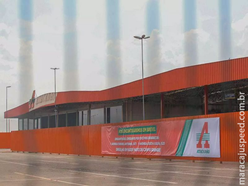 Depois de fumaça, cheiro de comida estragada é reclamação no entorno do Atacadão 