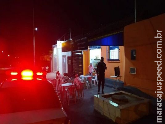 Festas são encerradas pela guarda e 347 pessoas mandadas de volta para casa Festas são encerradas pela guarda e 347 pessoas mandadas de volta para casa