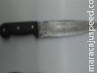 Filho ameaça os pais, diz que vai beber o sangue deles e joga café quente nas vítimas em MS