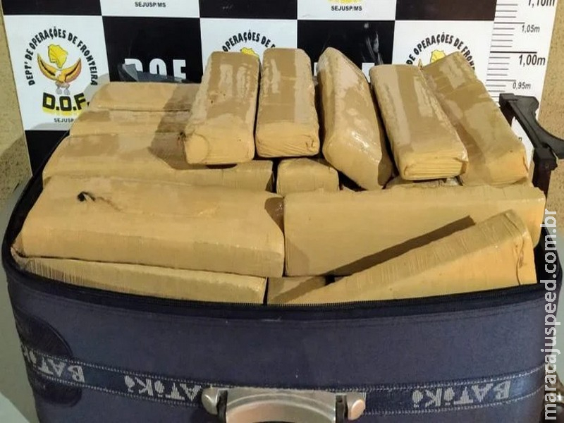 Homem corre ao ver a polícia e é preso com mala recheada de 56 kg de maconha