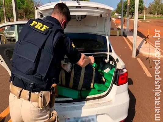 Homem é preso com veículo roubado carregado com 417 quilos de maconha