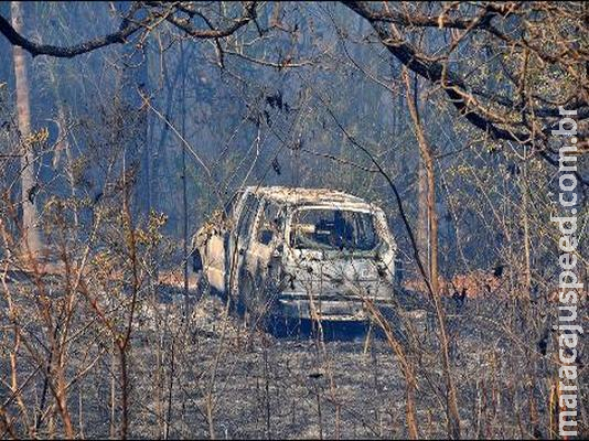 Incêndio atinge área próxima da Embrapa e moradora tenta apagar o fogo Incêndio atinge área próxima da Embrapa e moradora tenta apagar o fogo