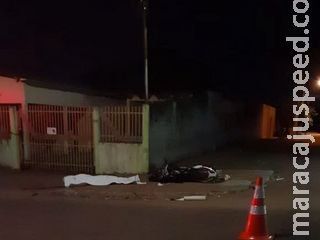 Jovem de 21 anos morre após bater moto em coluna de ferro de conveniência Jovem de 21 anos morre após bater moto em coluna de ferro de conveniência