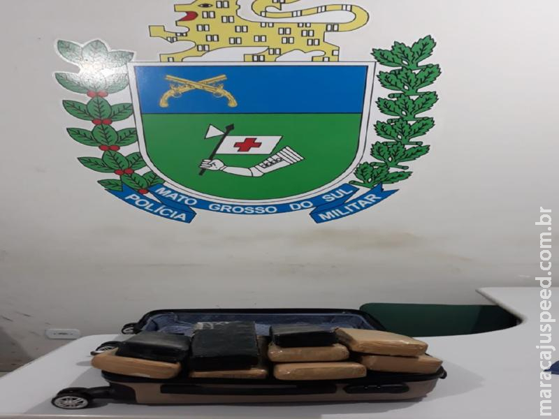 Maracaju: Polícia Militar prende jovem de apenas 18 anos de idade do sexo feminino com 10 tabletes de maconha em mala Maracaju: Polícia Militar prende jovem de apenas 18 anos de idade do sexo feminino com 10 tabletes de maconha em mala