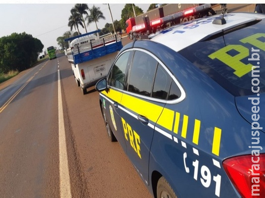 Motorista tenta fugir da polícia, mas é preso com 467 kg de maconha na BR-163 Motorista tenta fugir da polícia, mas é preso com 467 kg de maconha na BR-163