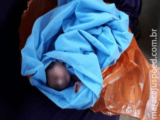 Polícia diz que adolescente que tomou abortivo é mãe de bebê deixado em sacola Polícia diz que adolescente que tomou abortivo é mãe de bebê deixado em sacola