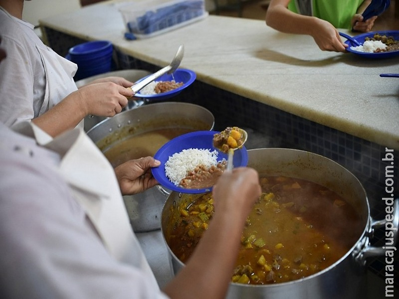 Projeto de lei proíbe alimentos ultraprocessados em cantinas escolares Projeto de lei proíbe alimentos ultraprocessados em cantinas escolares