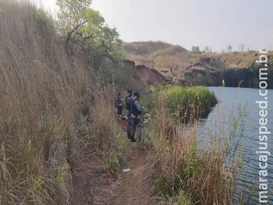 Rapaz vai nadar em pedreira com amigo e morre afogado 