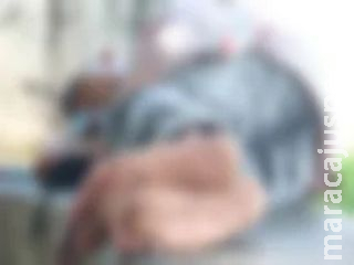 Após invadir casa, ladrão dorme na calçada com objetos furtados e é flagrado por morador Após invadir casa, ladrão dorme na calçada com objetos furtados e é flagrado por morador