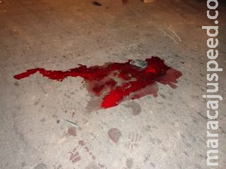 Baleado na cabeça e pescoço, homem está em estado grave na Santa Casa de Campo Grande Baleado na cabeça e pescoço, homem está em estado grave na Santa Casa de Campo Grande