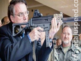 Bolsonaro diz que dorme armado até no Palácio da Alvorada Bolsonaro diz que dorme armado até no Palácio da Alvorada
