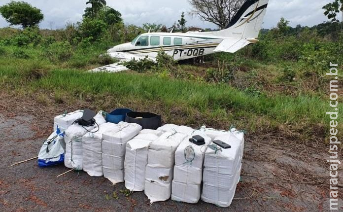 Com maconha em aeronave, piloto joga avião para cima de policiais federais durante interceptação Com maconha em aeronave, piloto joga avião para cima de policiais federais durante interceptação