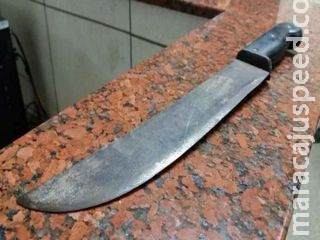 Dívida de R$ 2 mil acabou com homem ferido a golpes de facão nas pernas e braços