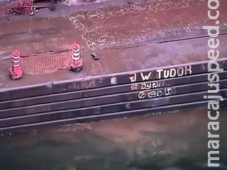 Durante troca de turno, carro cai na Baía de Guanabara e deixa quatro funcionários mortos Durante troca de turno, carro cai na Baía de Guanabara e deixa quatro funcionários mortos