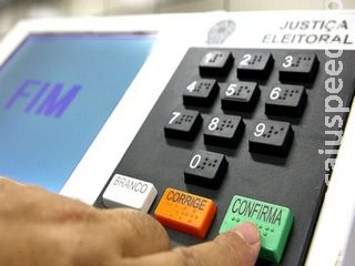 Eleitor é flagrado tirando foto de urna em MS, se recusa a apagar e acaba preso Eleitor é flagrado tirando foto de urna em MS, se recusa a apagar e acaba preso