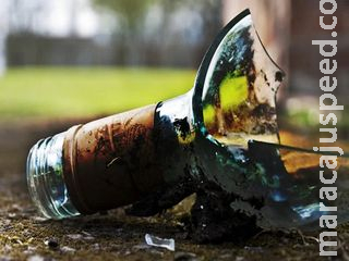 Ex pula muro e com garrafa quebrada desfere golpes contra atual que dormia com namorada Ex pula muro e com garrafa quebrada desfere golpes contra atual que dormia com namorada
