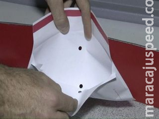 Falsa bancária furta R$ 5 mil de idoso e ainda pega cartão e senha dele Falsa bancária furta R$ 5 mil de idoso e ainda pega cartão e senha dele
