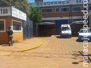 Flagrado com droga na cueca, preso tenta esconder cocaína na boca Flagrado com droga na cueca, preso tenta esconder cocaína na boca
