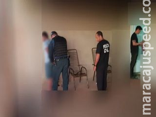 Homem é preso em flagrante após agredir esposa na frente do filho de 6 anos Homem é preso em flagrante após agredir esposa na frente do filho de 6 anos