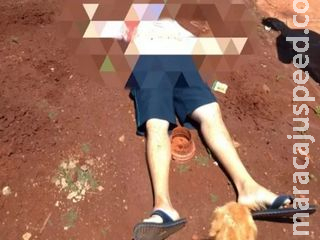 Homem pede para não morrer, corre e é assassinado a tiros na frente do filho
