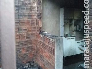 Homem que matou a ex-namorada tem casa incendiada Homem que matou a ex-namorada tem casa incendiada