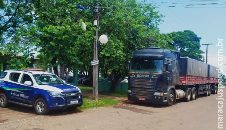 Motorista é espancado em cativeiro durante 2 dias e chora ao ver carreta recuperada em MS Motorista é espancado em cativeiro durante 2 dias e chora ao ver carreta recuperada em MS