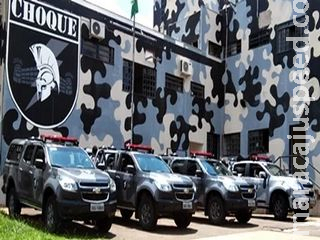 Motorista erra entrada de condomínio e 2 são presos com maconha em batalhão da PM Motorista erra entrada de condomínio e 2 são presos com maconha em batalhão da PM