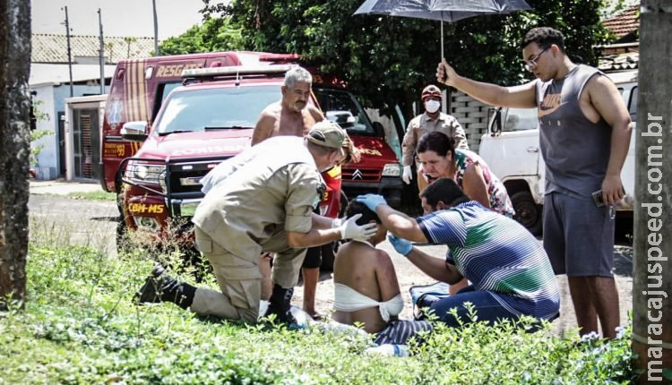 Motorista joga caminhão contra árvore para evitar passar por cima menino em Campo Grande Motorista joga caminhão contra árvore para evitar passar por cima menino em Campo Grande