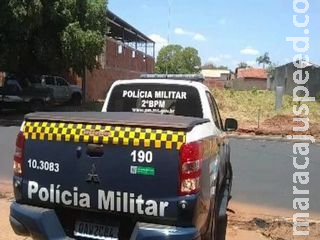 Mulher é ferida com tiro na cabeça por ex-marido que invadiu casa Mulher é ferida com tiro na cabeça por ex-marido que invadiu casa