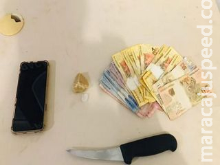 Mulher é presa em flagrante com crack e dinheiro durante entrega disk-droga Mulher é presa em flagrante com crack e dinheiro durante entrega disk-droga