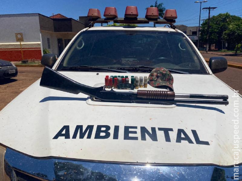 Polícia Militar Ambiental de Dourados prende infrator com espingarda de grosso calibre e 28 munições Polícia Militar Ambiental de Dourados prende infrator com espingarda de grosso calibre e 28 munições