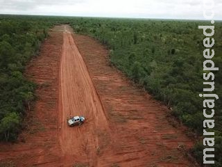 Polícia paraguaia descobre pista clandestina na fronteira com MS Polícia paraguaia descobre pista clandestina na fronteira com MS