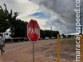 Acidente em minianel deixa acesso à bairro de Campo Grande congestionado Acidente em minianel deixa acesso à bairro de Campo Grande congestionado