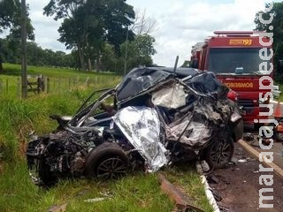 Acidente entre carro e caminhão mata médico que seguia para atendimento em MS