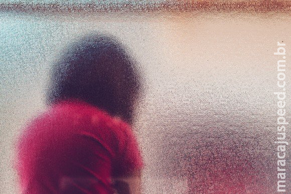 Acusado de estuprar filha de amigos e ameaçar matar a família caso ela contasse é condenado
