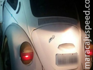 Bêbado e sem CNH, motorista é preso dormindo em Fusca nas margens da BR-158 Bêbado e sem CNH, motorista é preso dormindo em Fusca nas margens da BR-158