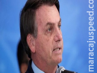 Bolsonaro vai a hospital para acompanhar endoscopia feita pelo filho Carlos