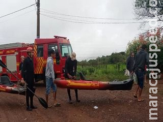 Bombeiros retomam buscas por menino de 8 anos que desapareceu em córrego