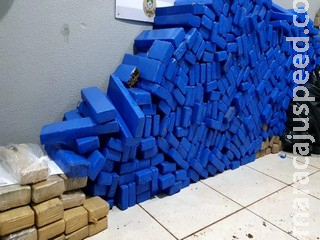 Caminhonete ‘dá pane’ e motorista é preso com quase 1 tonelada de maconha Caminhonete ‘dá pane’ e motorista é preso com quase 1 tonelada de maconha