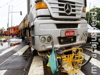 Carteiro morre atropelado por carreta em avenida de Campo Grande Carteiro morre atropelado por carreta em avenida de Campo Grande