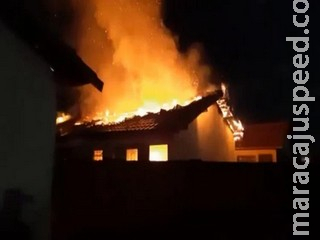 Casal discute e casa é incendiada em cidade de MS