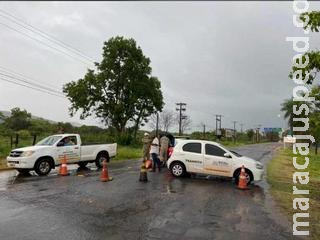 Chuva causa alagamentos e interdita rodovia em Corumbá Chuva causa alagamentos e interdita rodovia em Corumbá