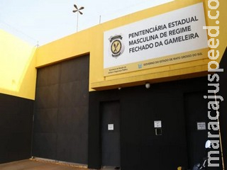 Durante entrega de comida na cadeia, preso diz que vai matar agente com fuzil Durante entrega de comida na cadeia, preso diz que vai matar agente com fuzil