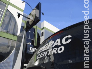 Funcionária é demitida após ser flagrada deitada por patroa e ambas se agridem Funcionária é demitida após ser flagrada deitada por patroa e ambas se agridem