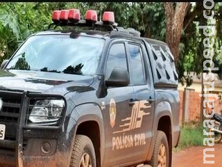 Homem é encontrado morto com perfurações de faca aos fundos de residência
