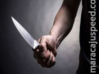 Jovem esfaqueia primo em confusão após tia negar faca