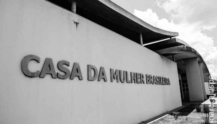 Mesmo com tornozeleira, ex-marido persegue e tenta matar mulher espancada Mesmo com tornozeleira, ex-marido persegue e tenta matar mulher espancada