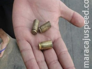 Morador leva tiro no rosto ao tentar correr de bandidos quando chegava em casa